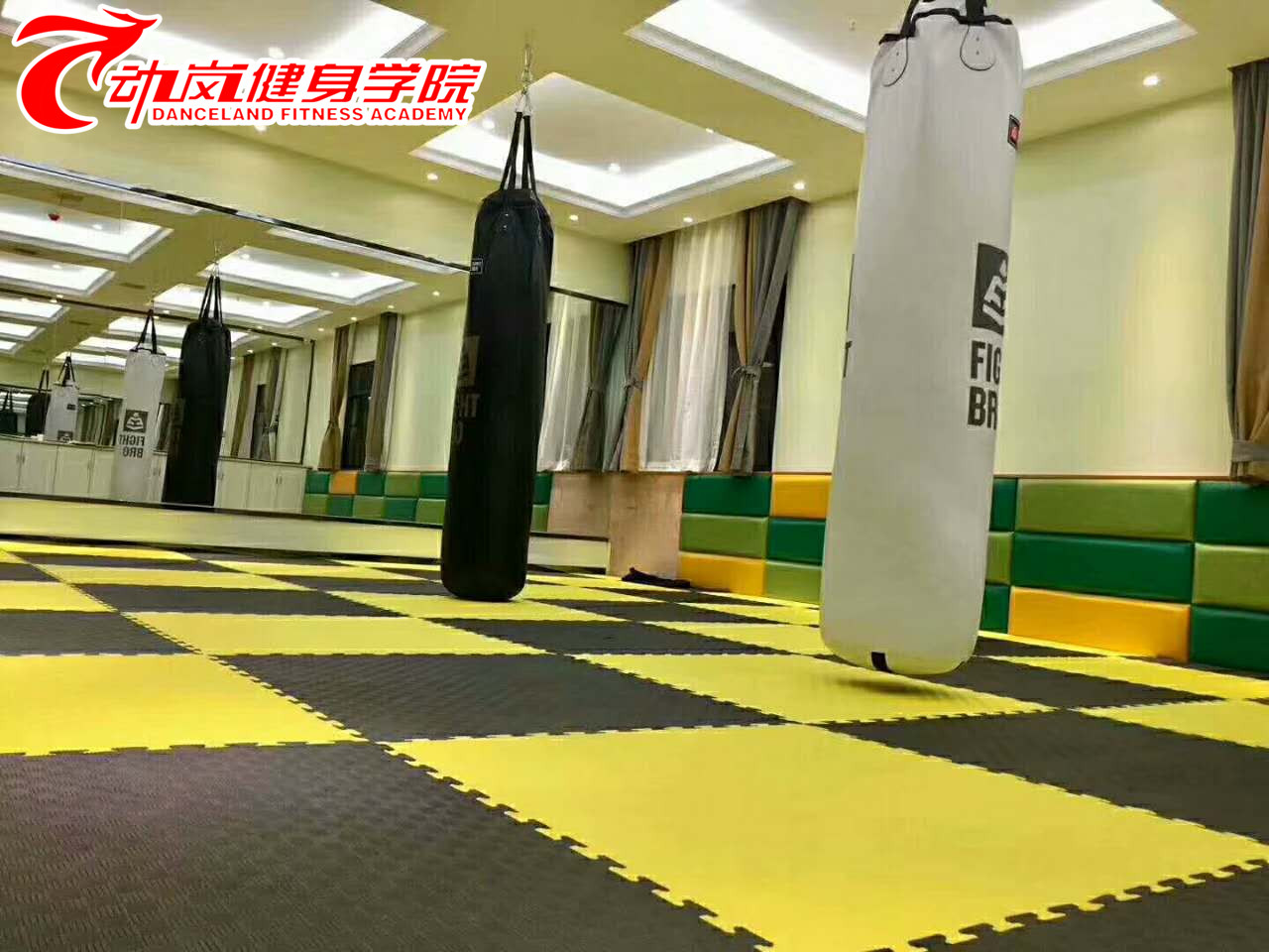 動(dòng)嵐健身全國連鎖店裝修風(fēng)格展示