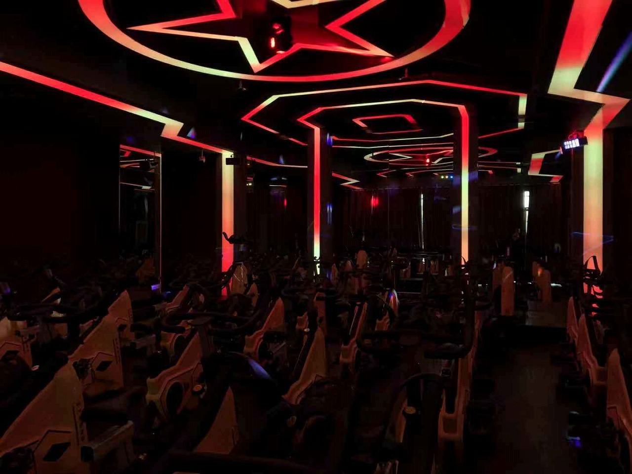 云南盈江動(dòng)嵐健身房加盟店面裝修展示
