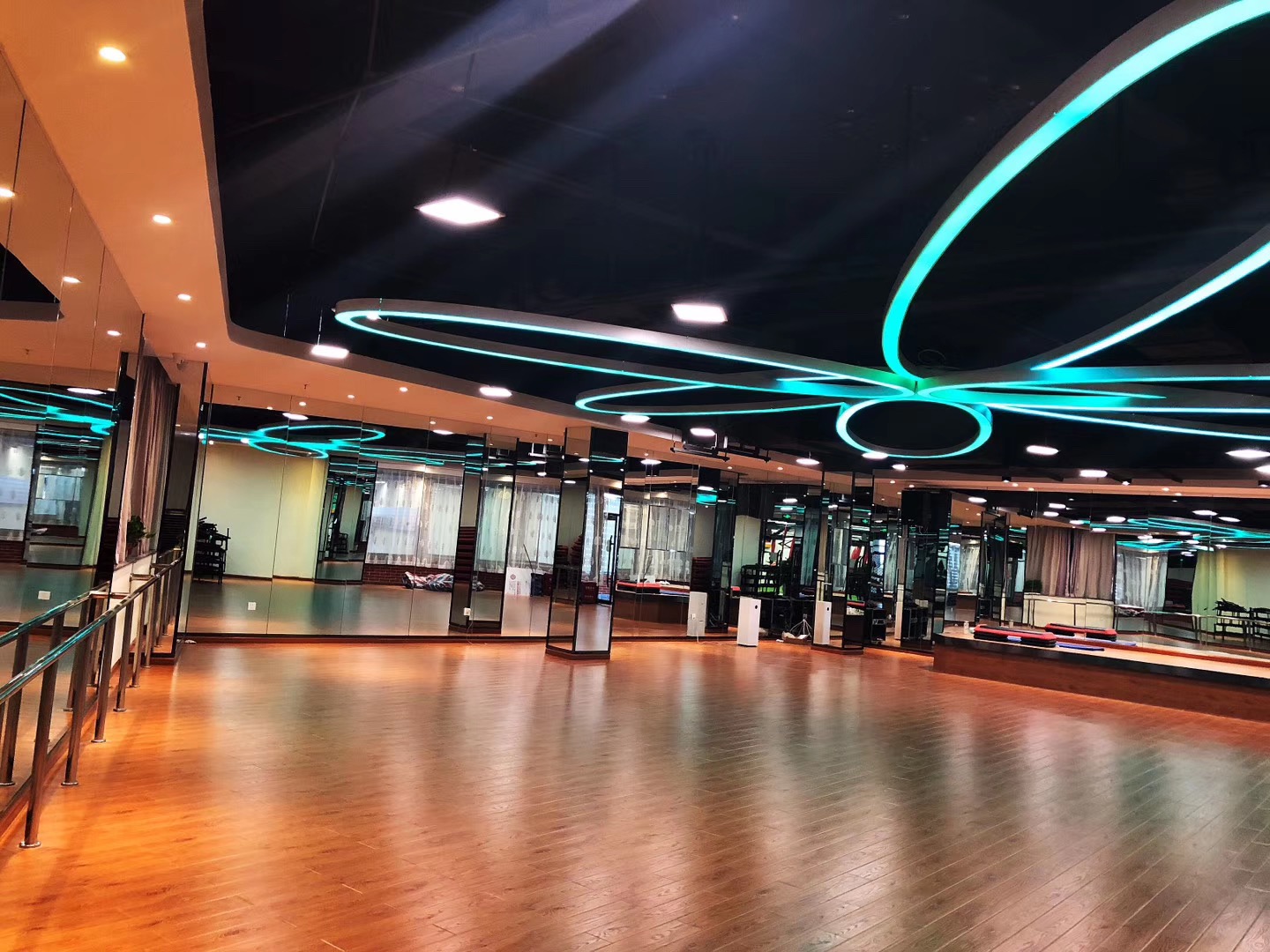 貴州省貴州市動(dòng)嵐健身房加盟店面裝修展示